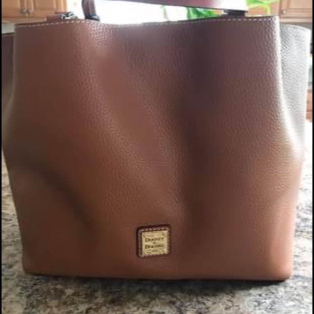 BRAND NEW w tags Dooney & Bourke pebbled leather Flynn shoulder bag in Caramel - Picture 2 of 9